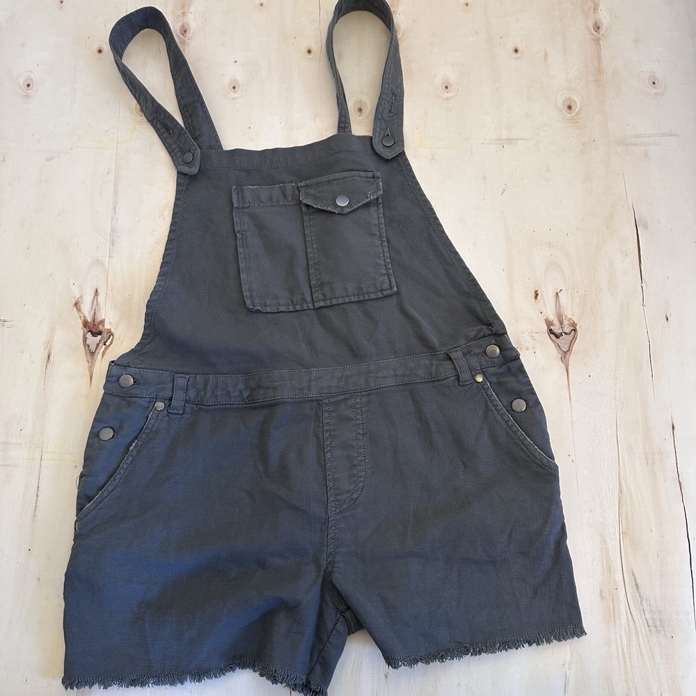 Chaser Women's Green Gray Adjustable Short Cut Off Frayed Short Overalls Sz M